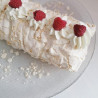 Меренговый рулет с малиной